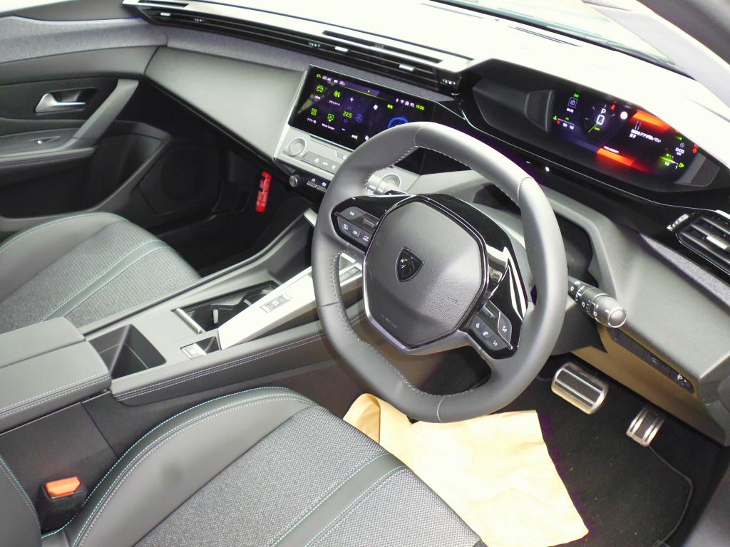 NEW 308ALLURE 展示車入庫！